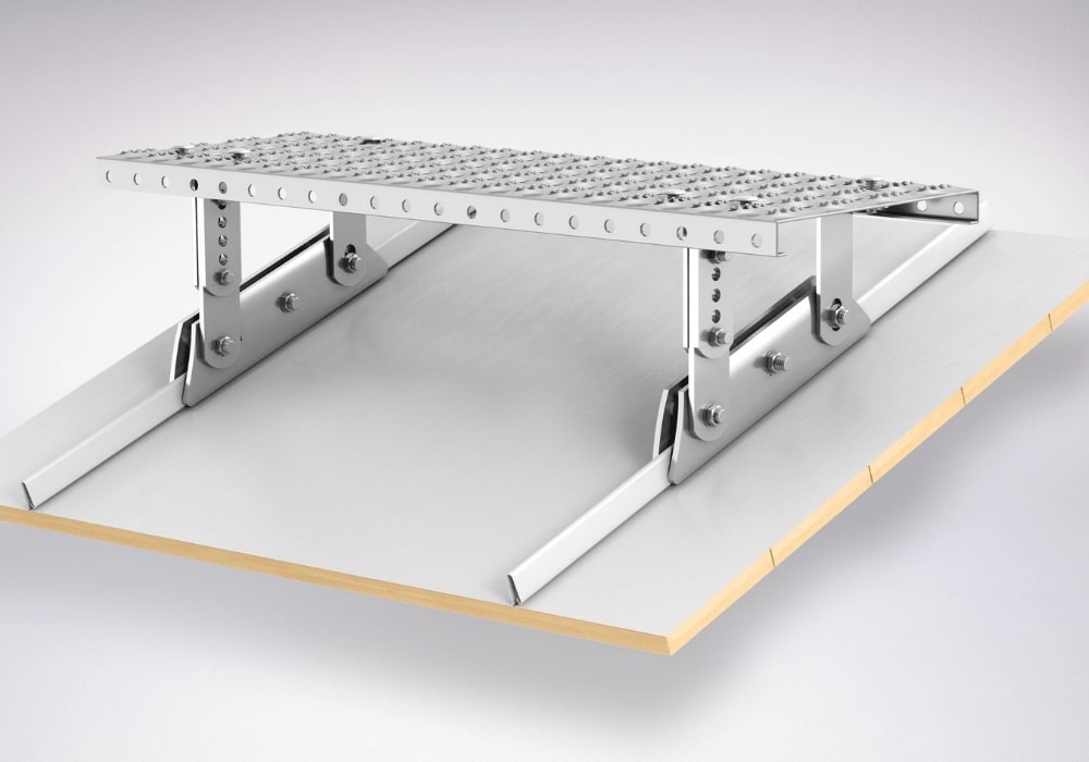 Wizualizacja ławy kominiarskiej zamontowanej na blachach na rąbek z wykorzystaniem wspornika ławy kominiarskiej aluminiowego ze śrubami nierdzewnymi A2 onroof.